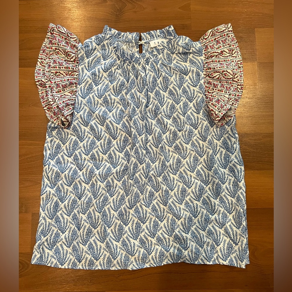THML size small ruffled top
